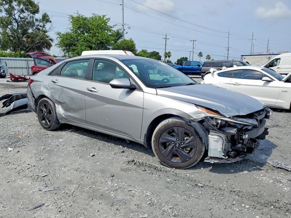 2022 HYUNDAI ELANTRA SEL 4