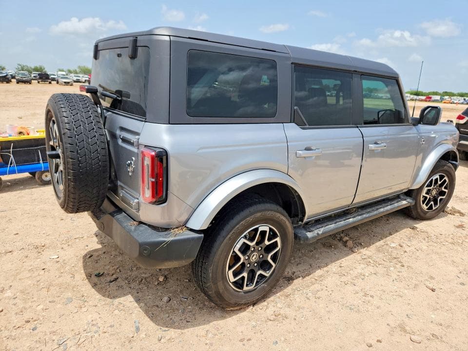 2024 FORD BRONCO OUTER BANKS 3