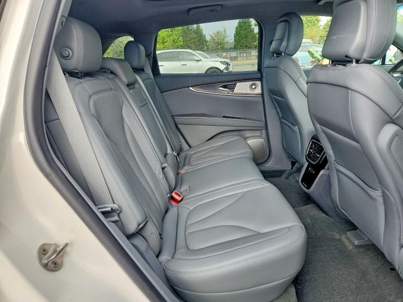 2020 LINCOLN NAUTILUS RESERVE 11