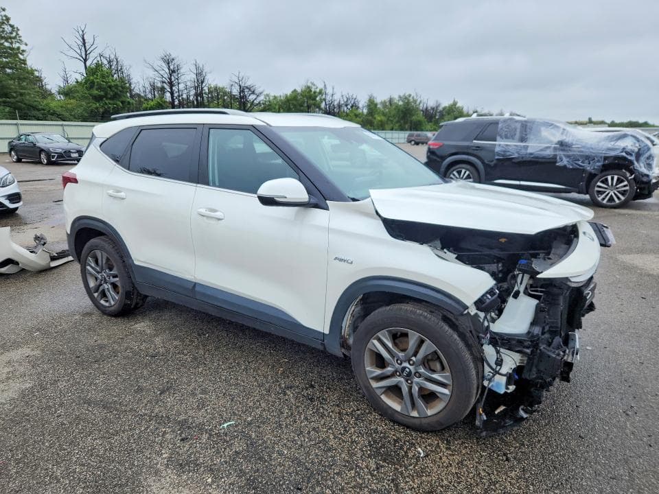 2021 KIA SELTOS S 4