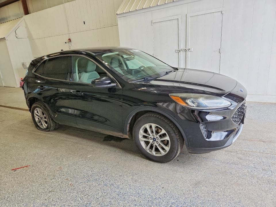 2020 FORD ESCAPE SE 4