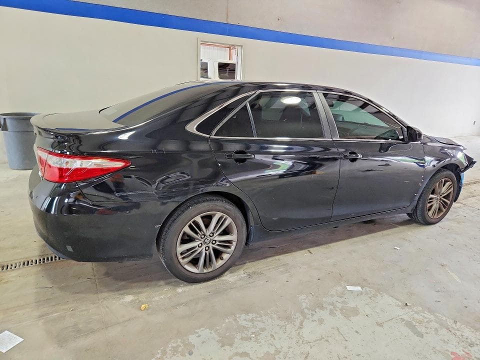 2017 TOYOTA CAMRY SE 3
