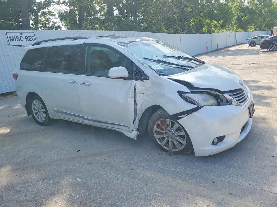 2017 TOYOTA SIENNA XLE 7-PASSENGER 4