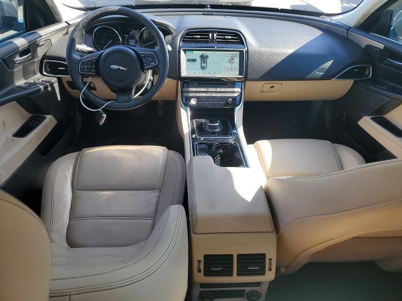 2017 JAGUAR XE PRESTIGE 8
