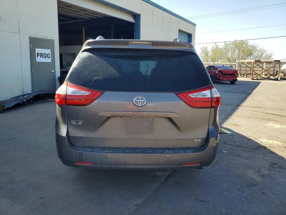 2017 TOYOTA SIENNA XLE PREMIUM 8-PASSENGER 6