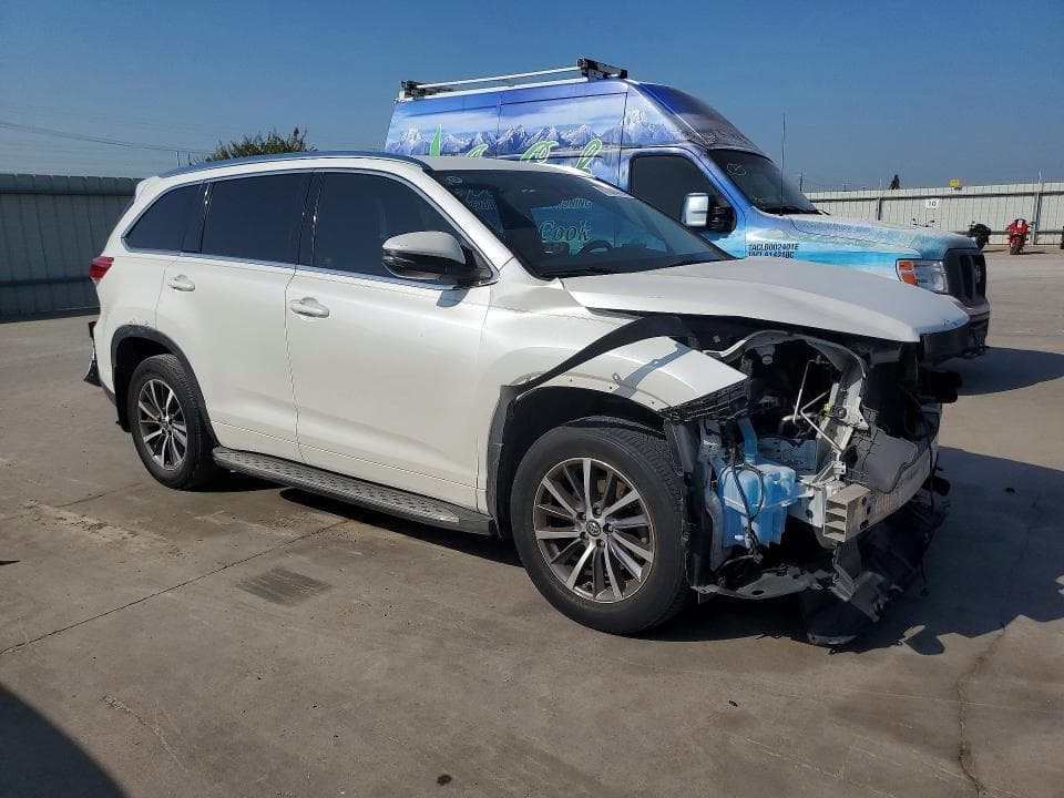 2017 TOYOTA HIGHLANDER XLE 4