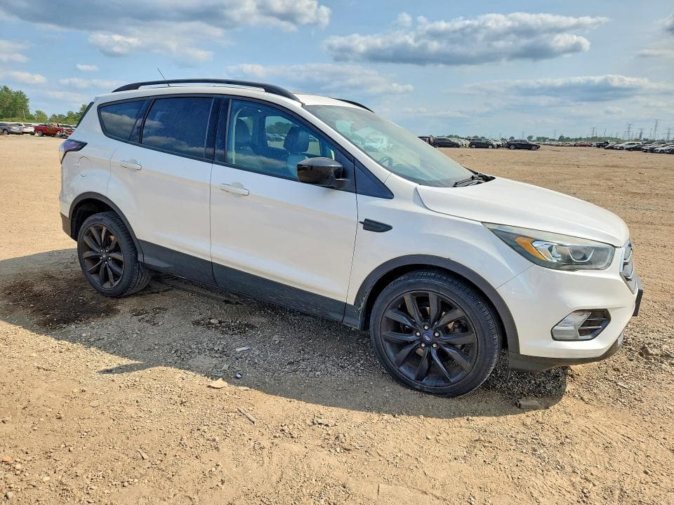 2017 FORD ESCAPE SE 4