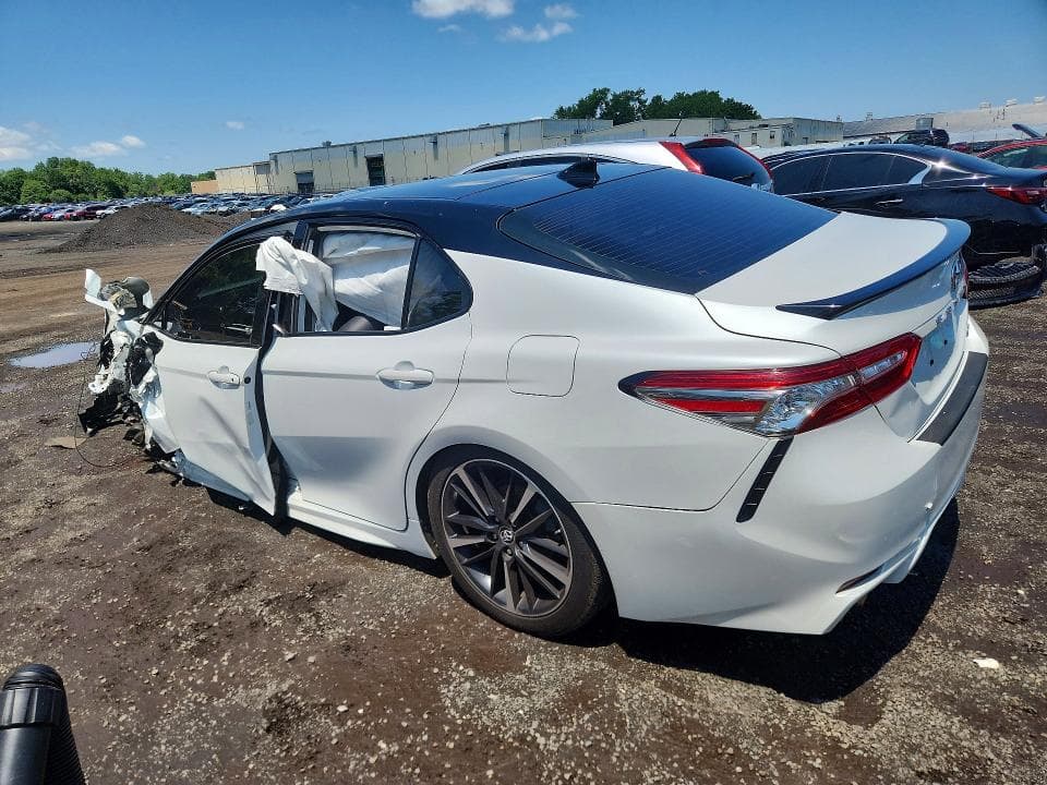 2019 TOYOTA CAMRY XSE 2