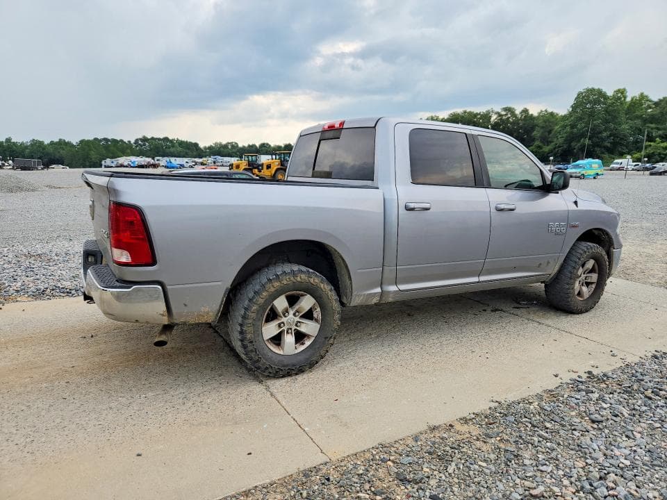 2019 RAM 1500 CLASSIC SLT 3