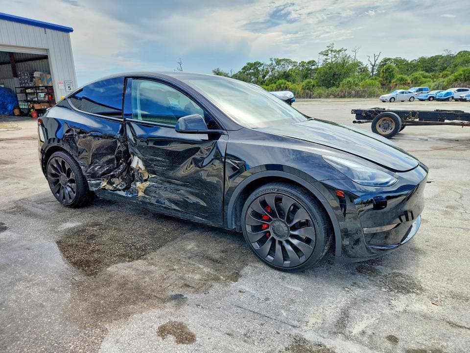 2023 TESLA MODEL Y 4