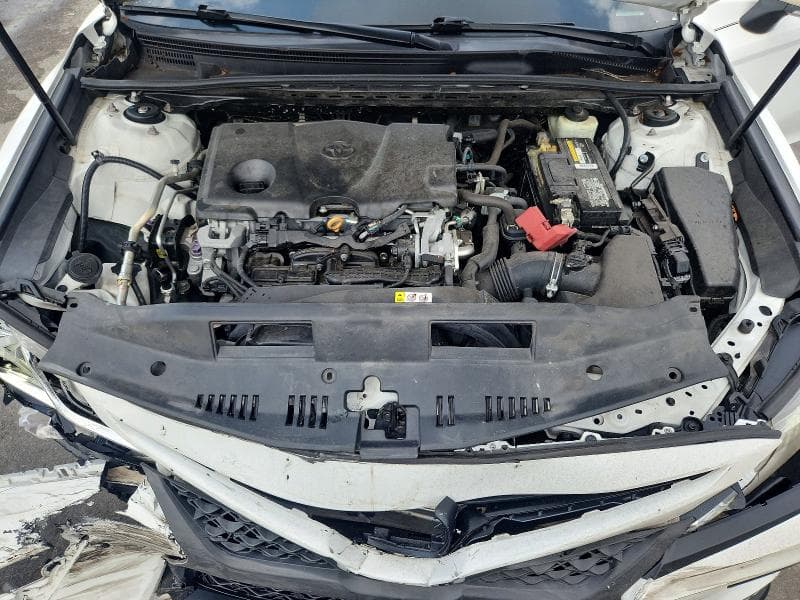 2018 TOYOTA CAMRY SE 11