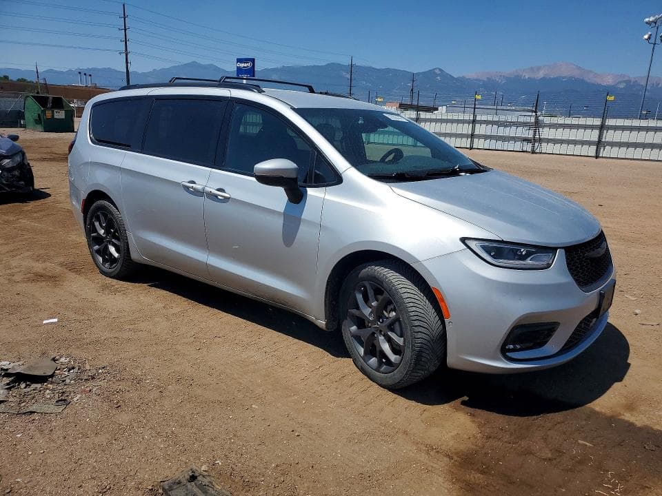 2023 CHRYSLER PACIFICA TOURING L 4