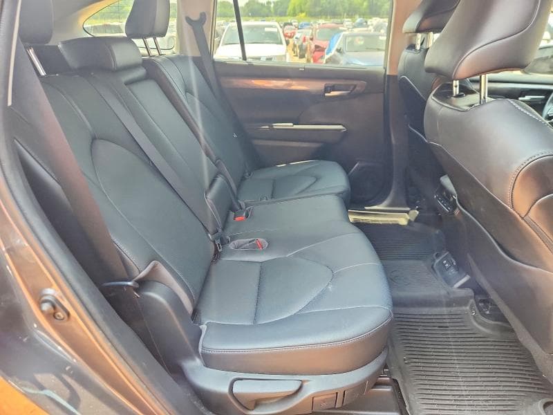 2021 TOYOTA HIGHLANDER LIMITED 11