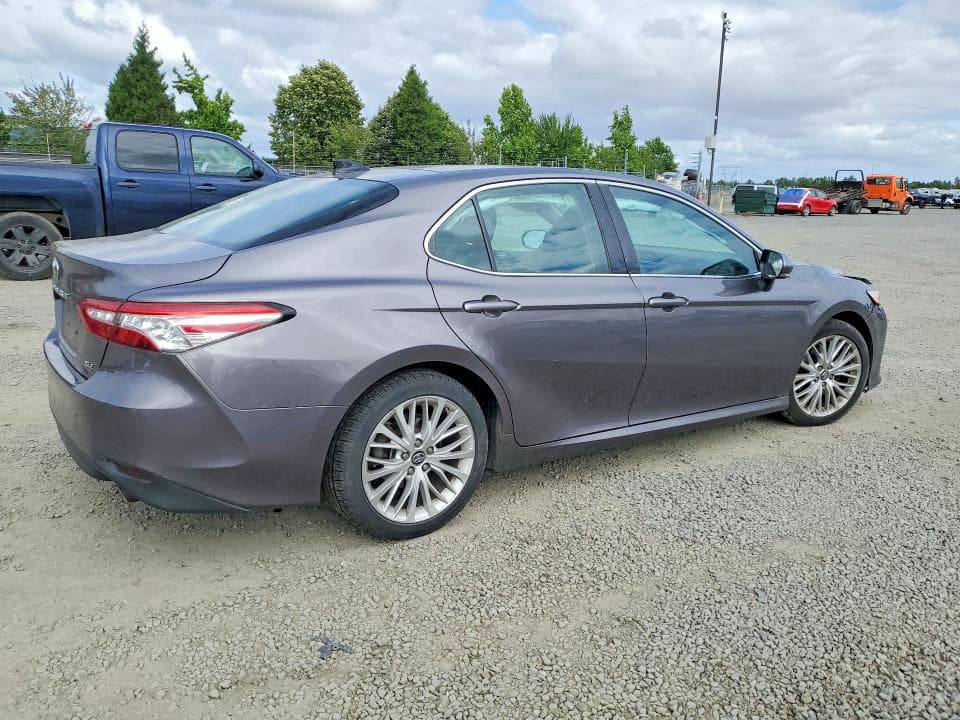 2019 TOYOTA CAMRY XLE 3