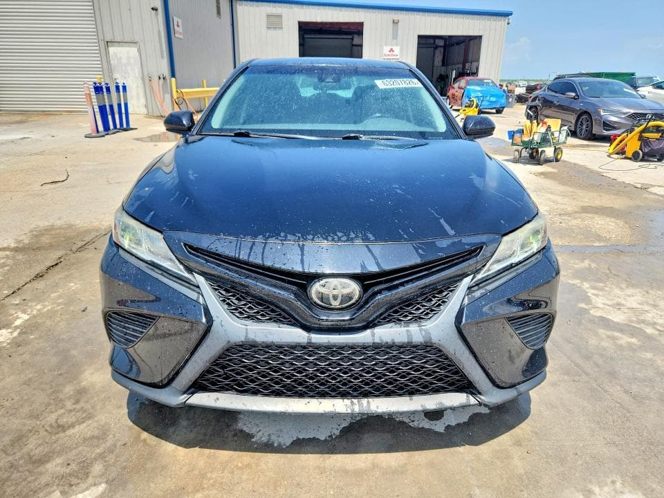 2020 TOYOTA CAMRY SE 5