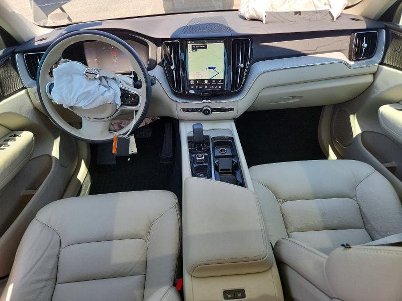 2025 VOLVO XC60 PLUS 8
