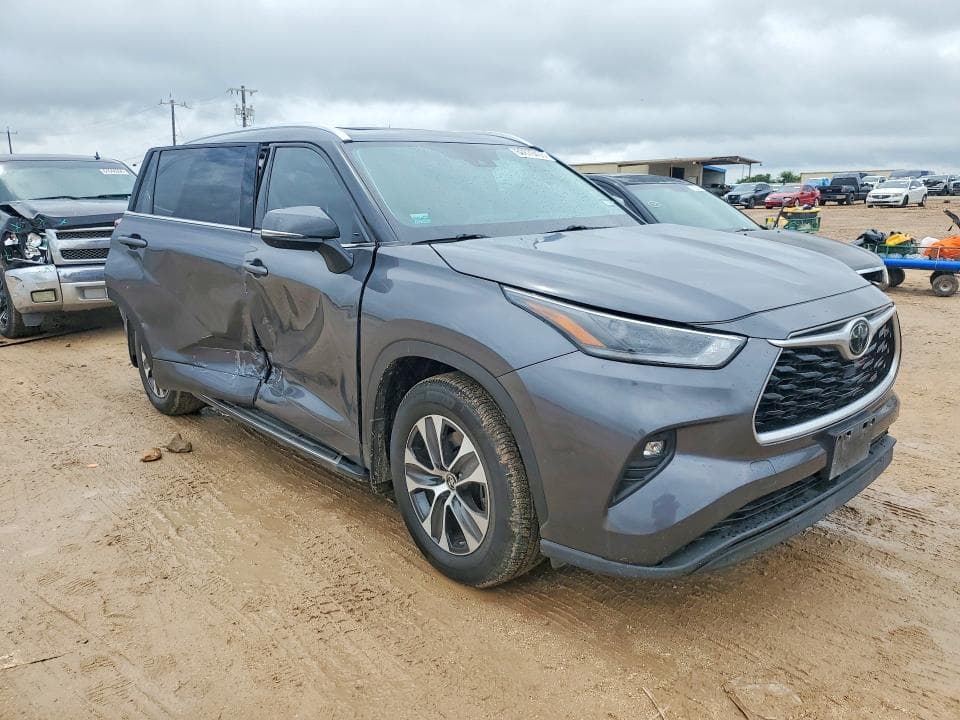 2021 TOYOTA HIGHLANDER XLE 4
