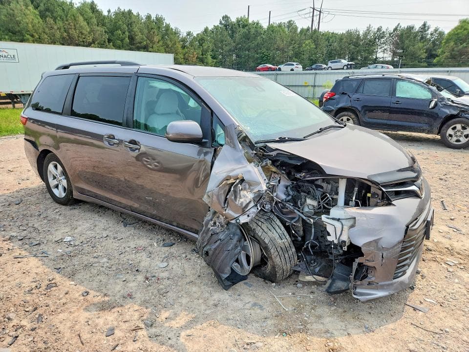 2020 TOYOTA SIENNA LE 4