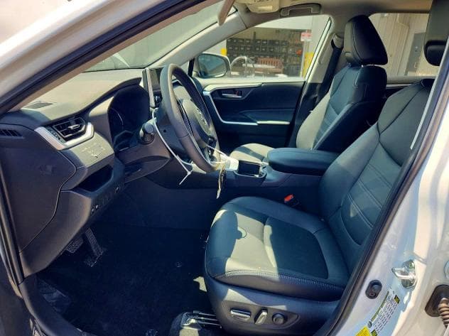 2025 TOYOTA RAV4 XLE PREMIUM 7
