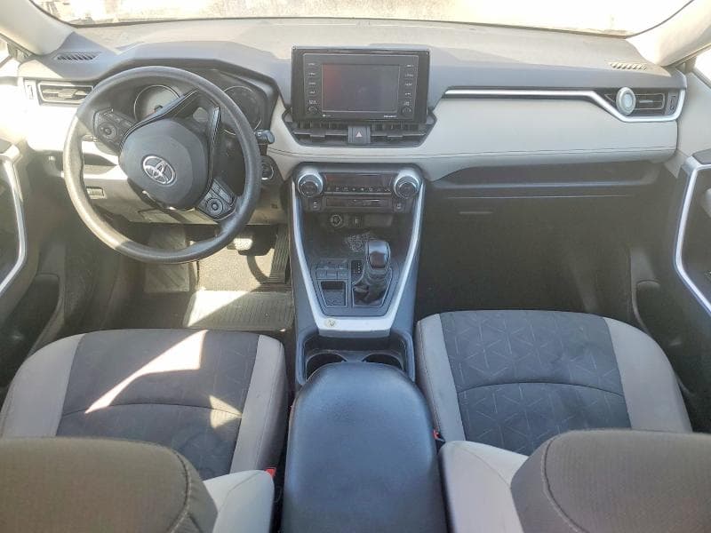 2021 TOYOTA RAV4 XLE 8