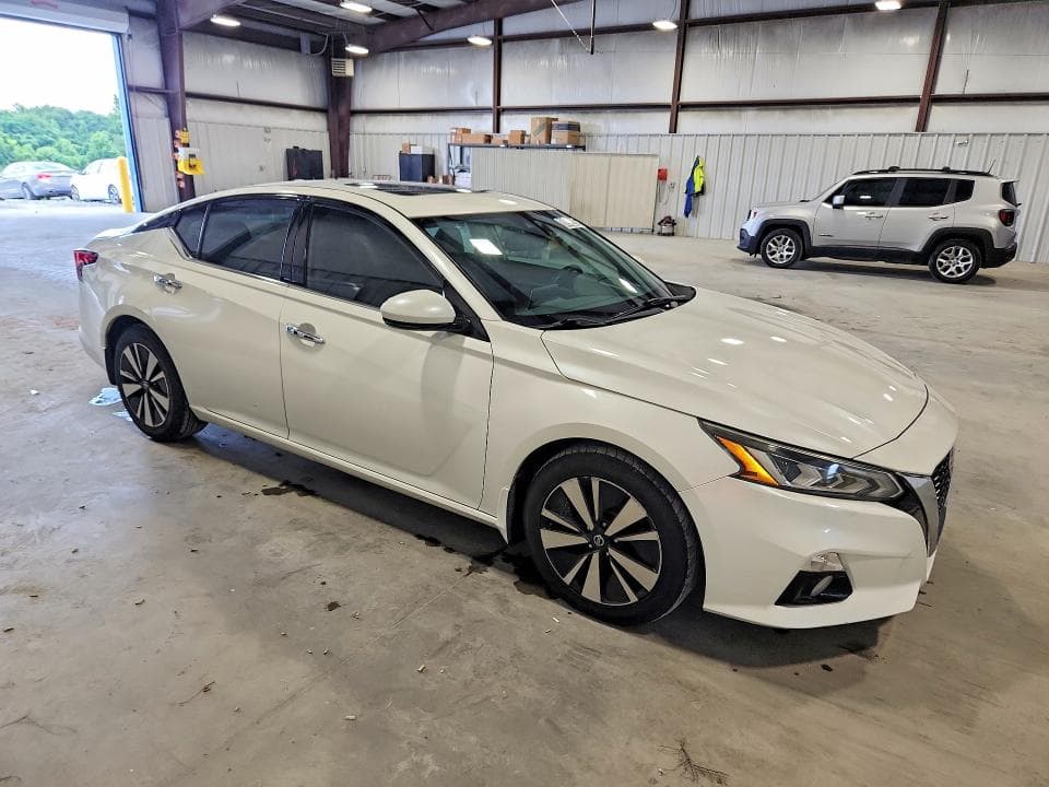 2019 NISSAN ALTIMA SV 4