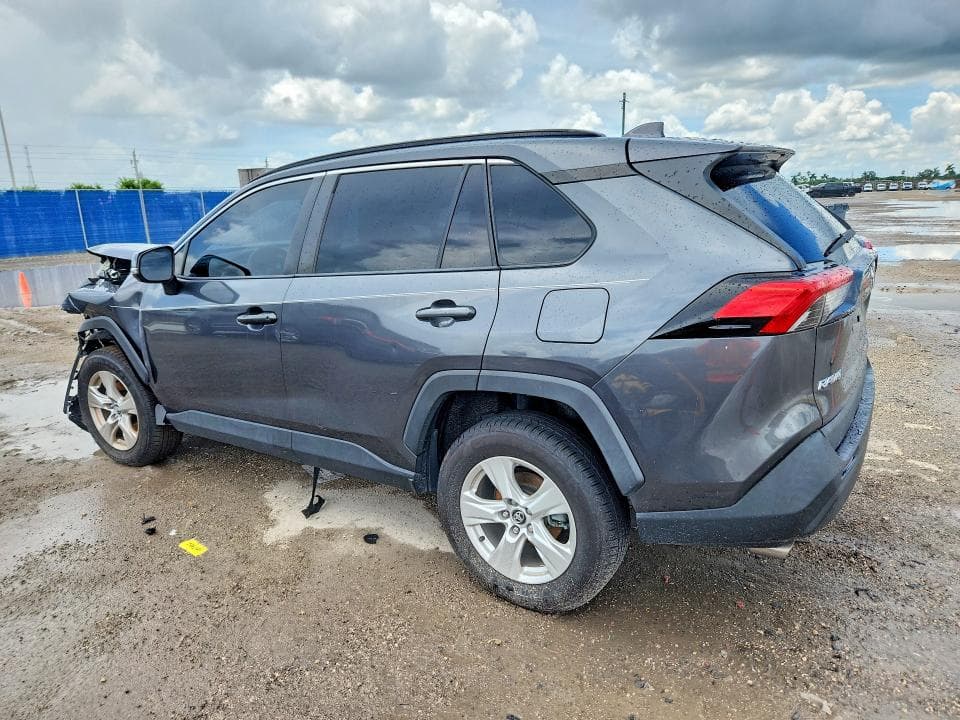 2020 TOYOTA RAV4 XLE 2