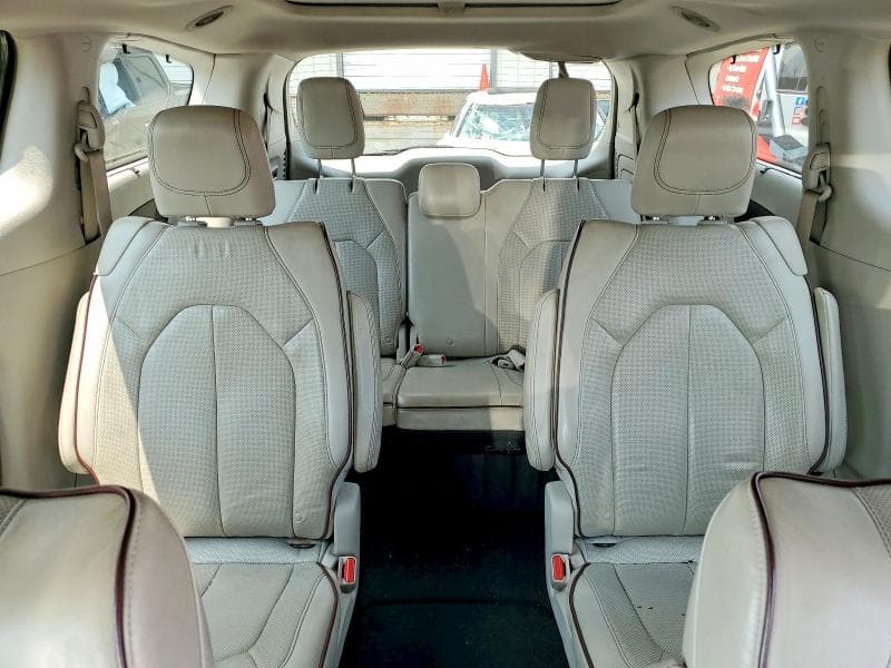 2017 CHRYSLER PACIFICA LIMITED 10