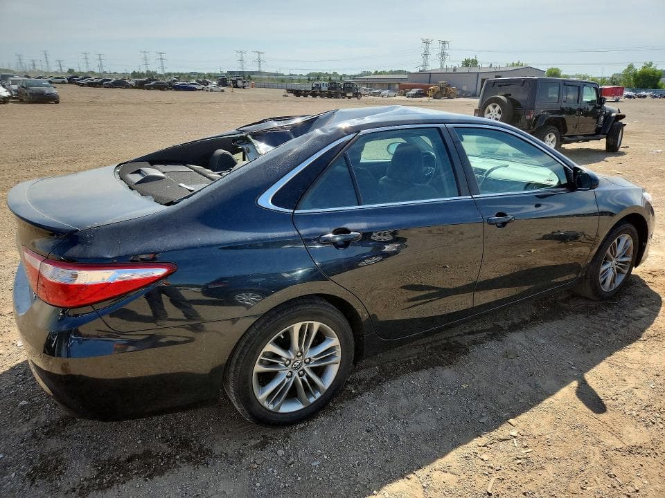 2017 TOYOTA CAMRY SE 3