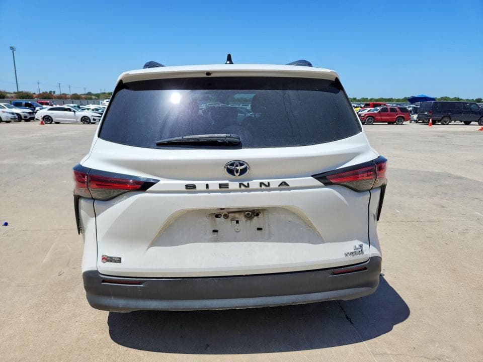 2022 TOYOTA SIENNA LE 6