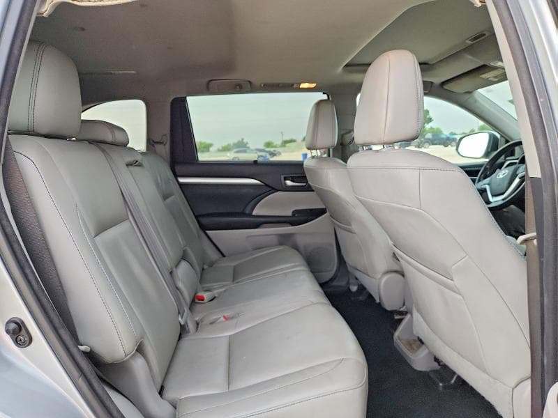 2017 TOYOTA HIGHLANDER XLE 11