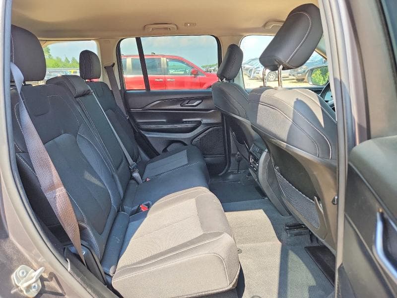 2023 JEEP GRAND CHEROKEE LAREDO 11