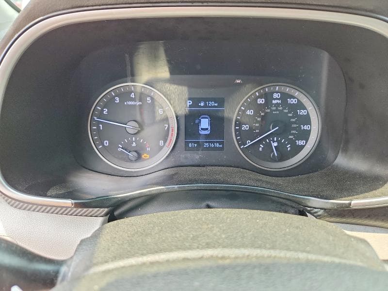2020 HYUNDAI TUCSON SE 9