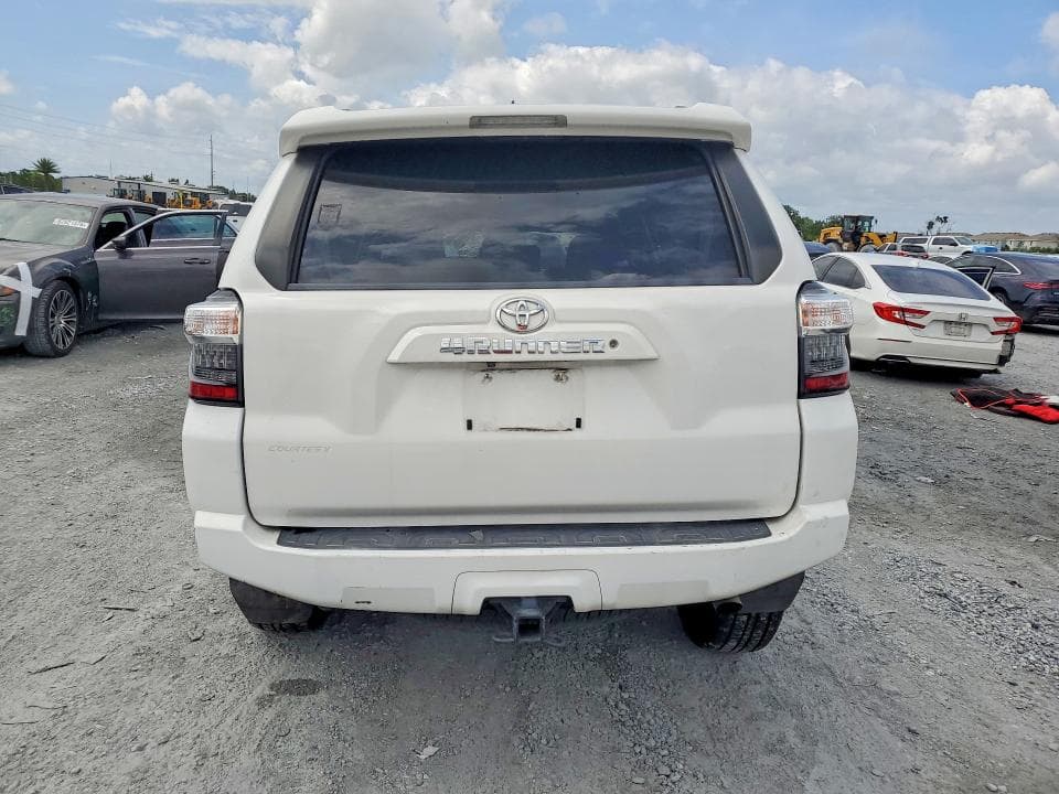 2020 TOYOTA 4RUNNER SR5 6