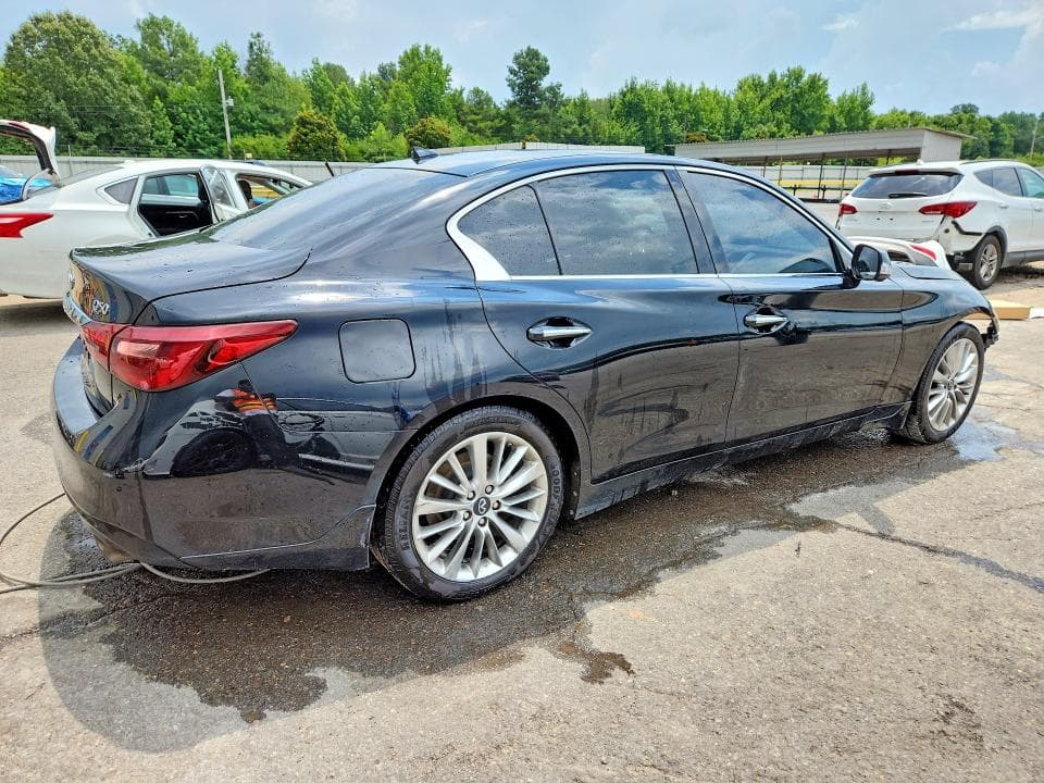 2021 INFINITI Q50 LUXE 3