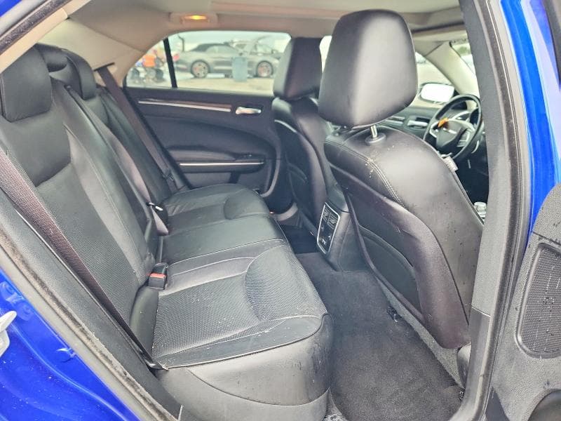 2019 CHRYSLER 300 LIMITED 10