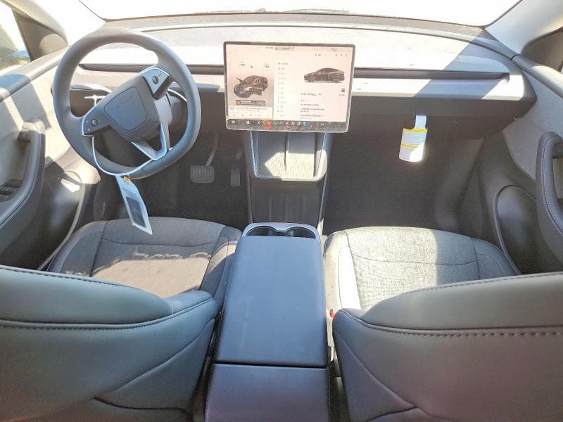 2026 TESLA MODEL Y 8