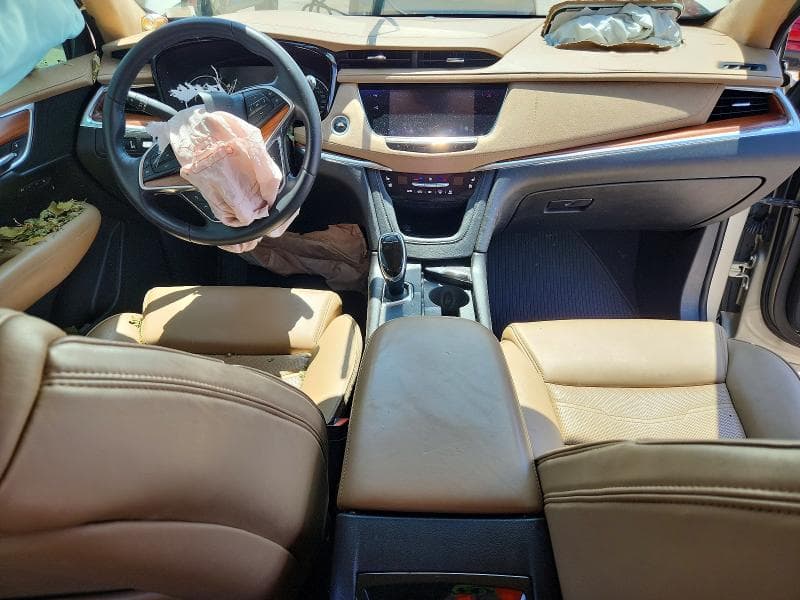 2017 CADILLAC XT5 8