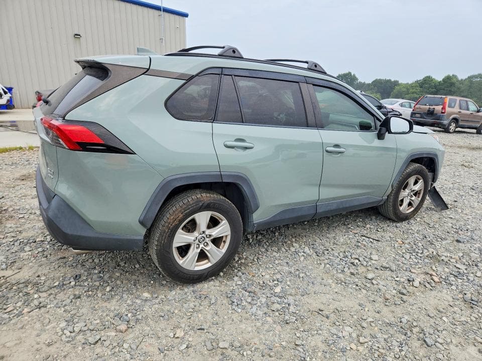 2020 TOYOTA RAV4 XLE 3