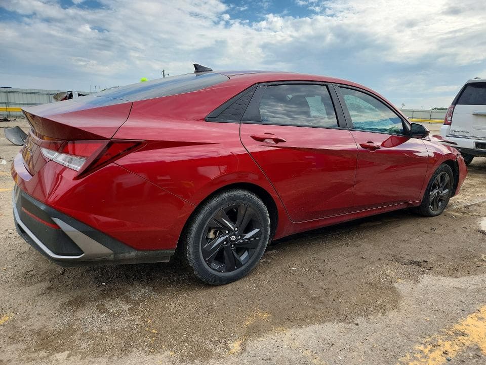 2024 HYUNDAI ELANTRA SEL 3