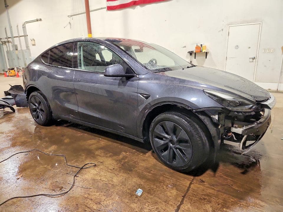 2025 TESLA MODEL Y 4