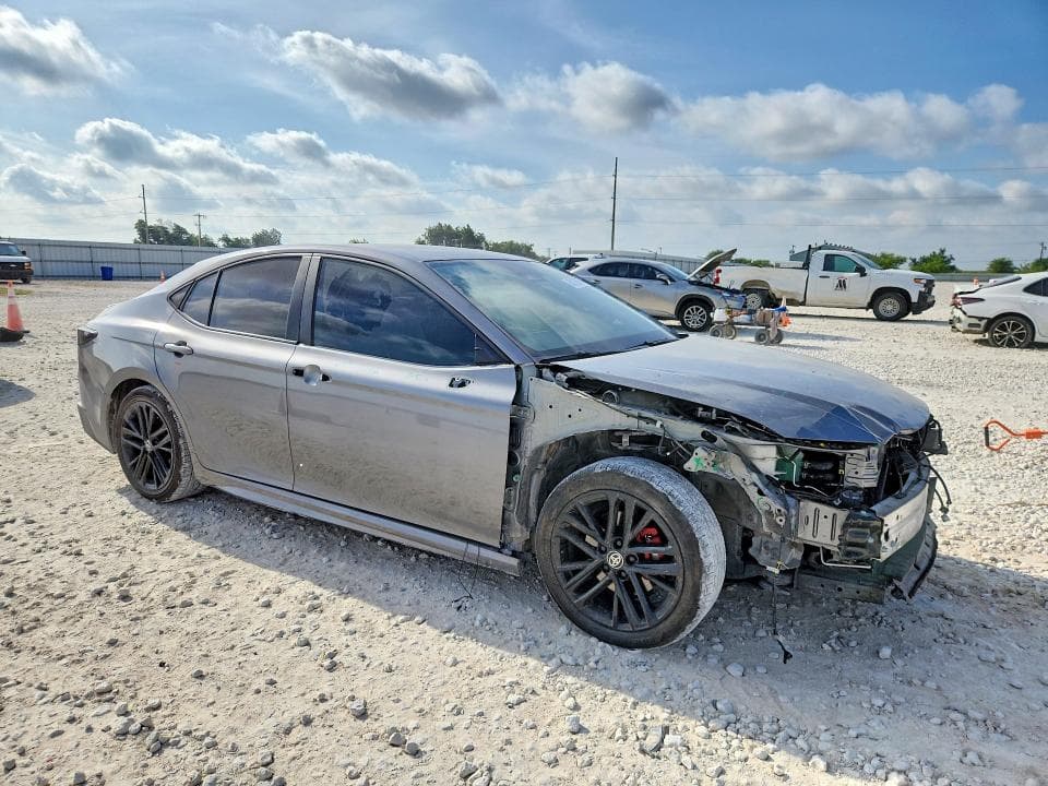 2025 TOYOTA CAMRY SE 4