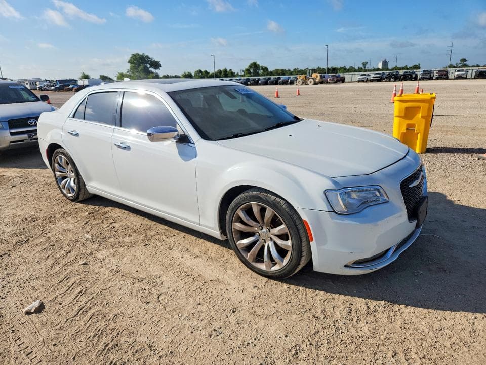 2019 CHRYSLER 300 LIMITED 4
