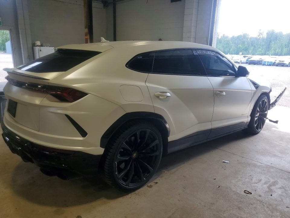 2021 LAMBORGHINI URUS 3