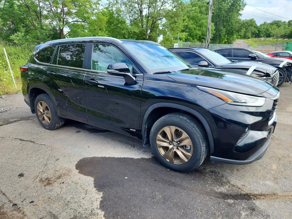 2023 TOYOTA HIGHLANDER HYBRID BRONZE EDITION 4