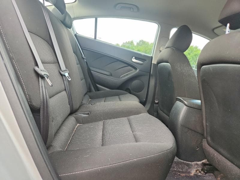 2017 KIA FORTE LX 10