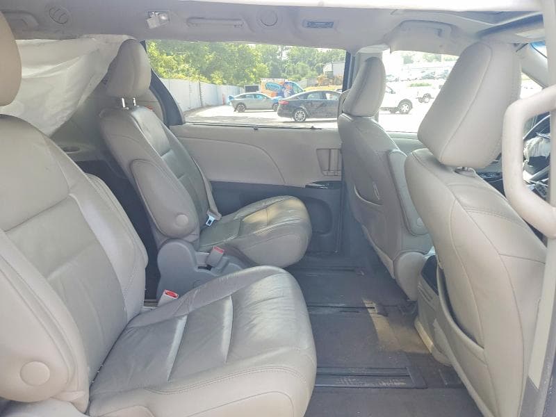 2017 TOYOTA SIENNA XLE 7-PASSENGER 11