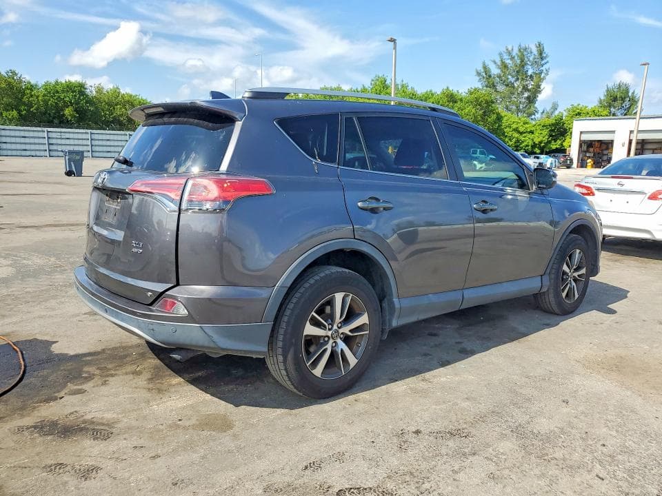 2018 TOYOTA RAV4 XLE 3