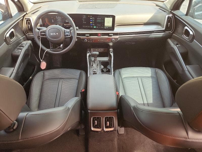 2025 KIA SORENTO S 8