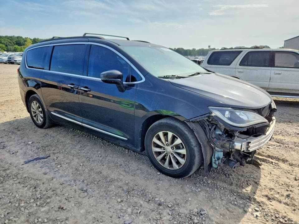 2017 CHRYSLER PACIFICA TOURING L 4