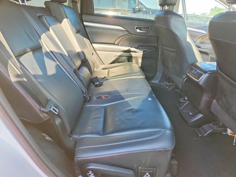 2019 TOYOTA HIGHLANDER XLE 11